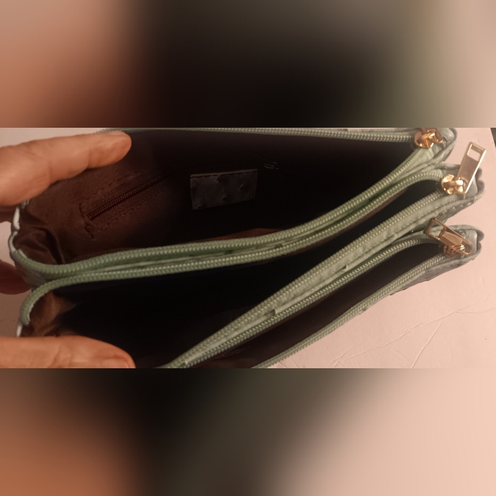 Women's Ostrich Crossbody/Wristlet Bag, Green - Picture 4 of 7